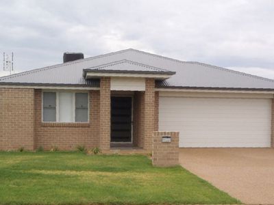 63 Page Avenue, Dubbo