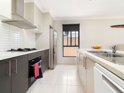 25 MORTIMER TERRACE, Leneva