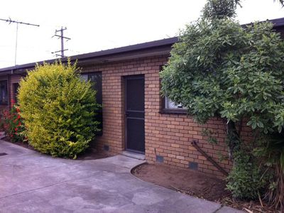 3 / 16 Minogue Cresent, Hoppers Crossing