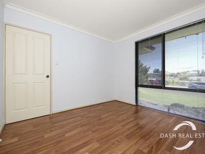 24 Taylor Way, Hillarys