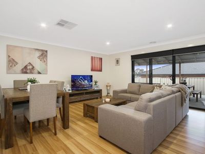 9 Eyre Ct, Lavington