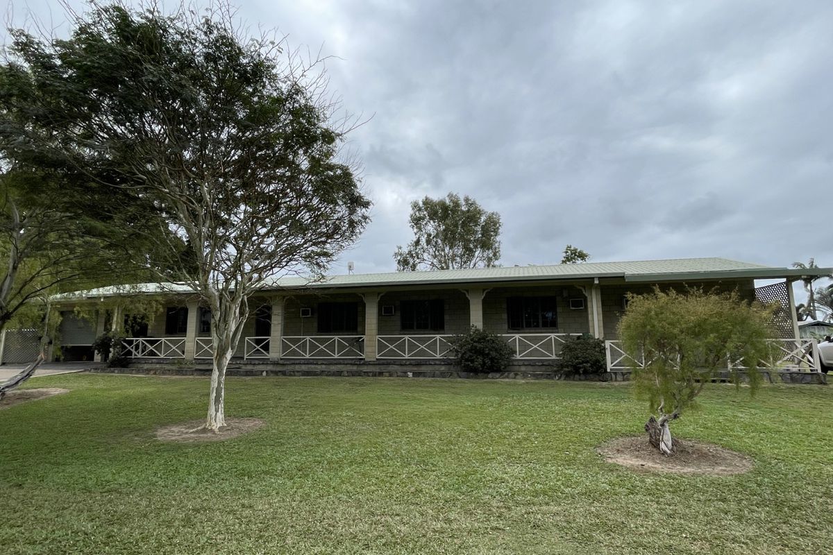 Spacious 4 Bedroom Home + 2 Bedroom Attached Flat