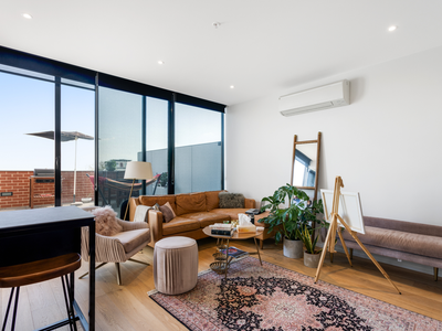 302 / 28 Riddell Parade, Elsternwick