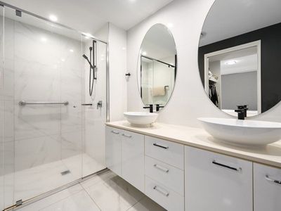 31210 / 5 Harbourside Court, Biggera Waters
