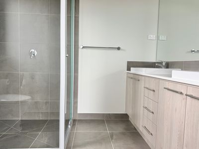 9 Kumara Drive, Manor Lakes