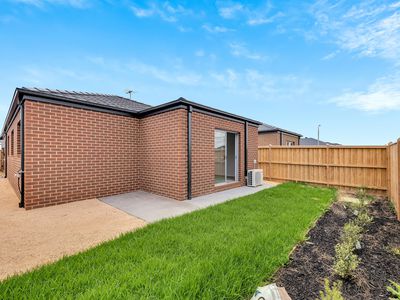 14 Pobblebonk Crescent, Clyde North