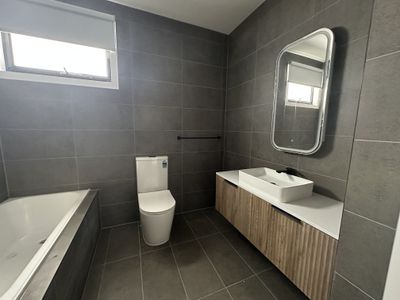 2 Settlement Road, Belmont