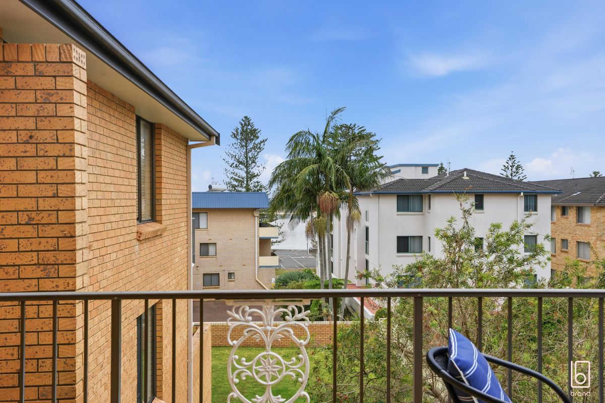 2 / 8-12 Ocean Parade, The Entrance