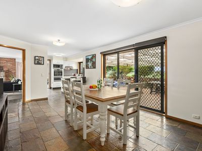 7 Reta Close, Leopold