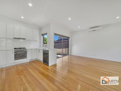 1 / 3 Rhodes Parade, Pascoe Vale