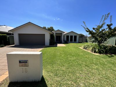 18 Peel Place, Dubbo