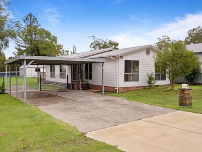 63 Lake Road, Balcolyn