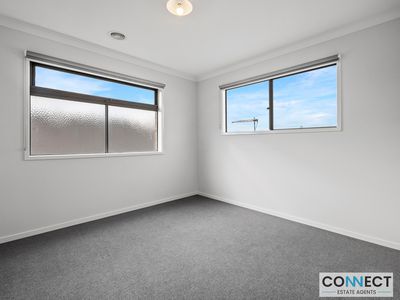 33 Burford Way, Cranbourne North