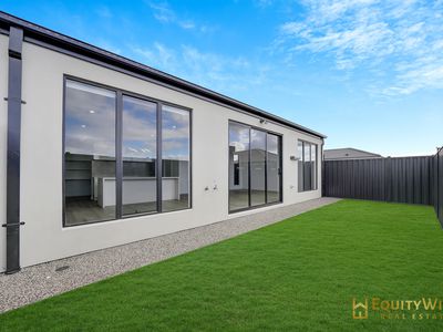 13 Marsdenia Street, Manor Lakes