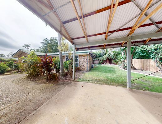 Private home at end of cul-de-sac image 10