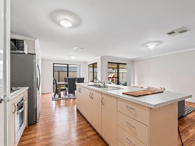 27 Calneggia Drive, Byford