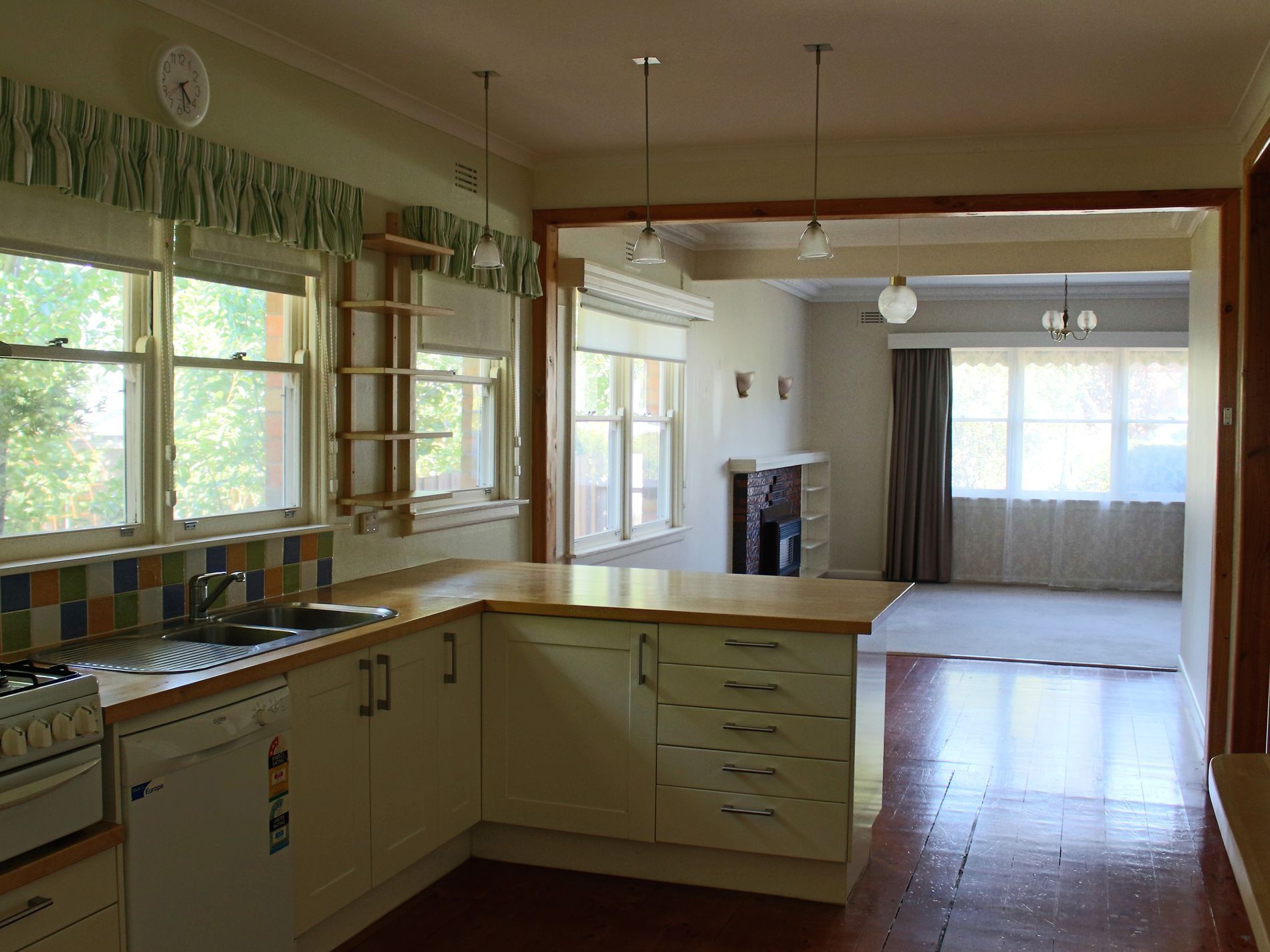 8 Araluen Parade, Belmont