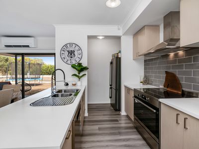 9 Hamilton Court, Heathcote