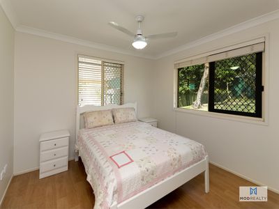 8 / 3 Spalding Crescent, Goodna