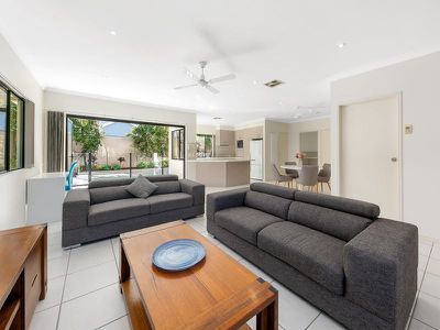 2 / 12 Doonella Street, Tewantin