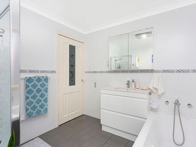 42 Tarra Crescent, Oak Flats