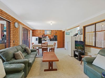 7 Lakeside Drive, Kianga