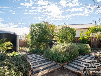 6 Coakes Street, Guyra