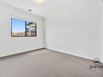 10 Hollybush Avenue, Clyde
