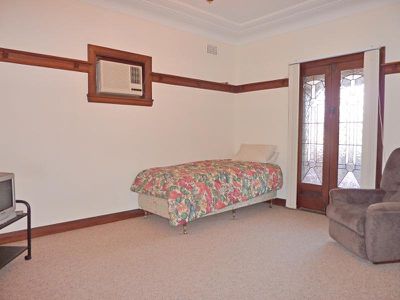 134 Stoney Creek Rd, Beverly Hills