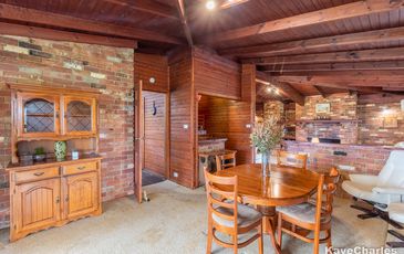 16 Corringham Road, Beaconsfield Upper