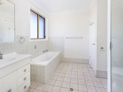 1 / 8 Narran Way, Flinders