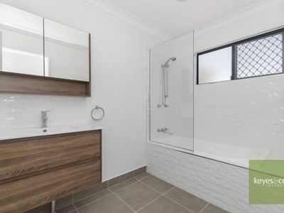 8 Concord Crescent, Kirwan