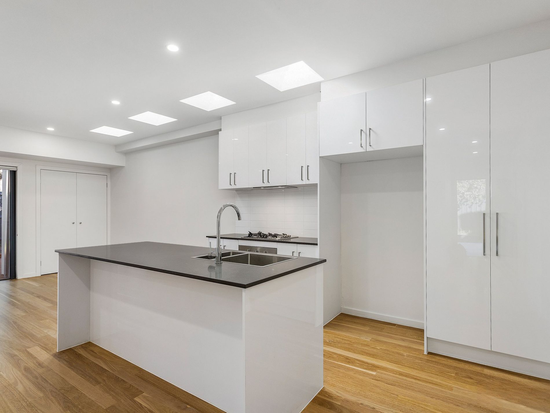 2 / 223 Woods Street, Newport