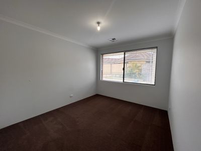 30 Harden Park Trail, Carramar