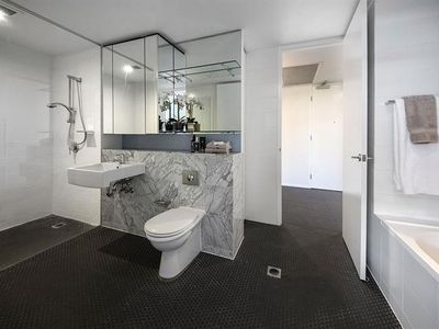 1604 / 2 Sterling  Cct, Camperdown