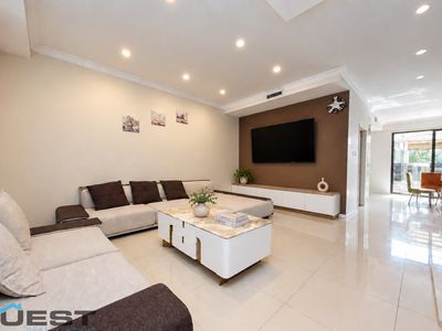 5 / 3 St John's Avenue, Auburn