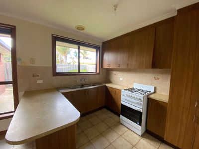 2 / 59 Duncans Road, Werribee