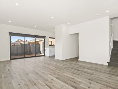 2/5 Bristol Road, Pascoe Vale