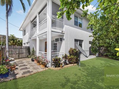 1 / 18 Redpath Street, North Ward