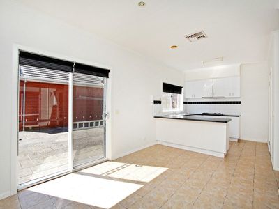 52 Central Park Avenue, Maribyrnong