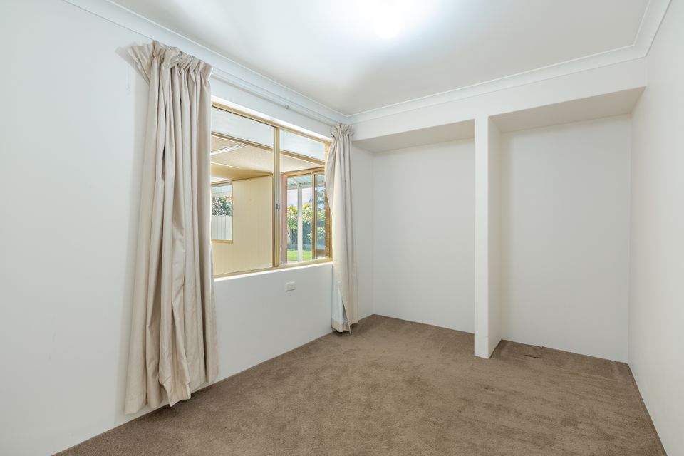 594 Safety Bay Rd, Waikiki