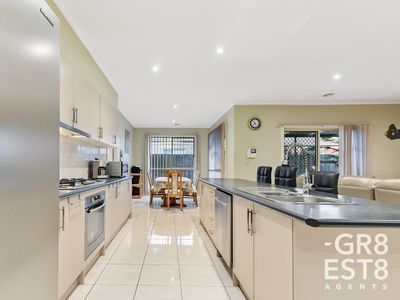 30 Hal Porter Terrace, Lynbrook