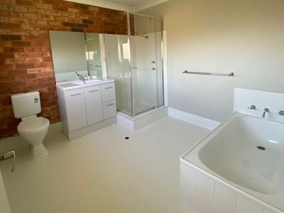 2 / 7 Forrest Crescent, Dubbo