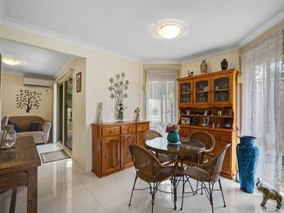 2 Flame Tree Cl, Hamlyn Terrace