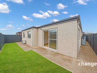 8 Damiana Avenue, Clyde North