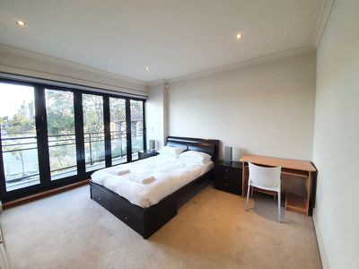 3 / 2 Bay Drive, Meadowbank