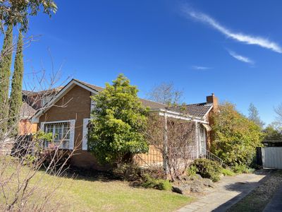 11 Walton Heath Crescent, Mount Waverley