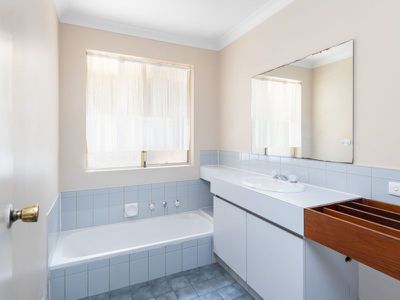 3 Compton Court, Hannans