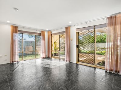 18 HAZLETT PLACE, Waikiki