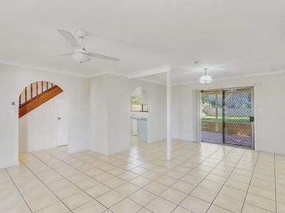 11 Green Way, Rochedale South